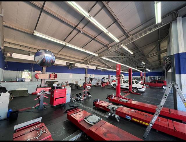 684M² WAREHOUSE TO LET IN STRIJDOMPARK